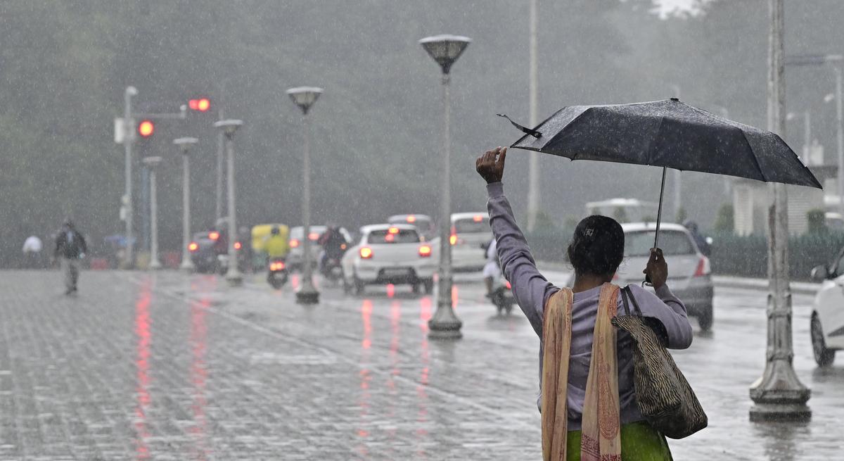 Cyclone Fengal: Flooded roads, traffic bottleneck, treefalls in Bengaluru -  The Hindu