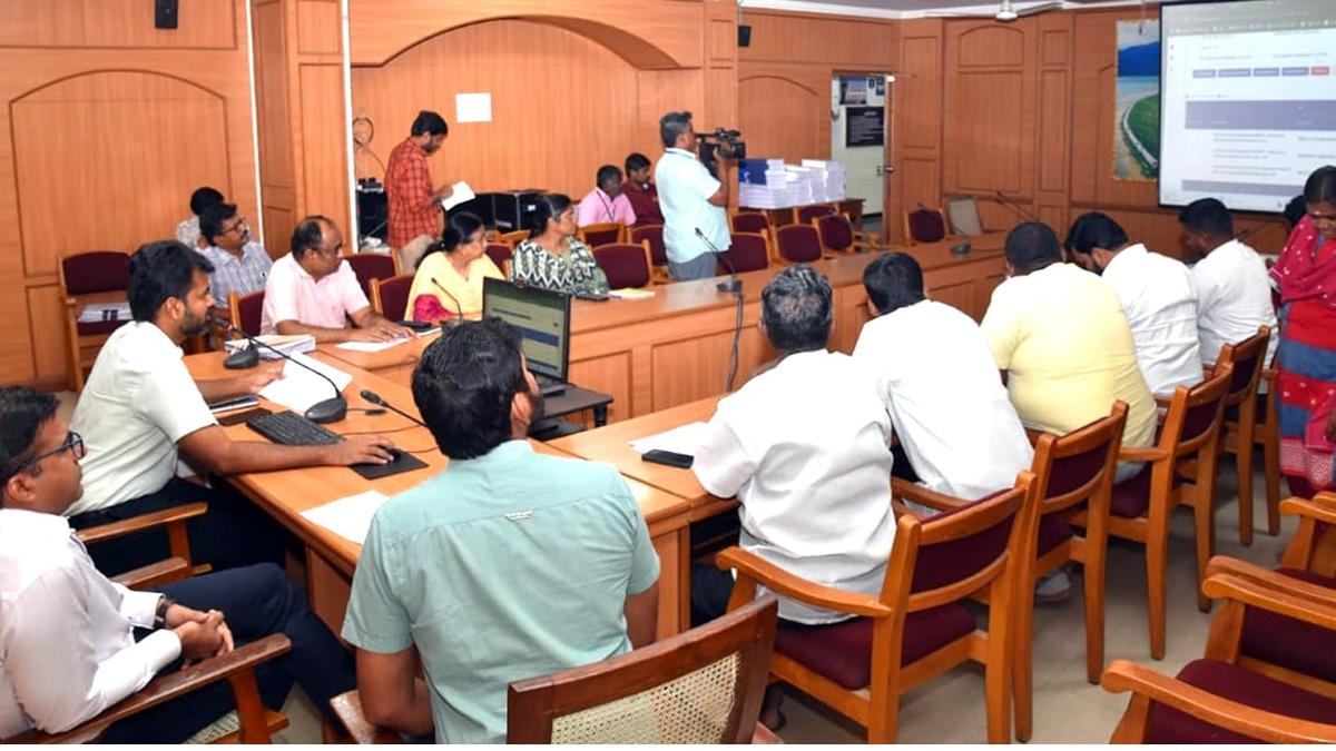 Lok Sabha polls | Second randomisation of EVMs completed in Erode