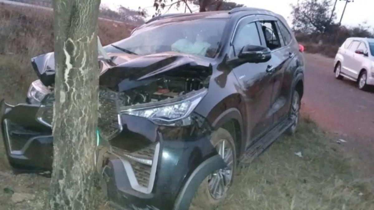 Laxmi Hebbalkar’s car meets with accident; Minister, her brother escape with minor injuries