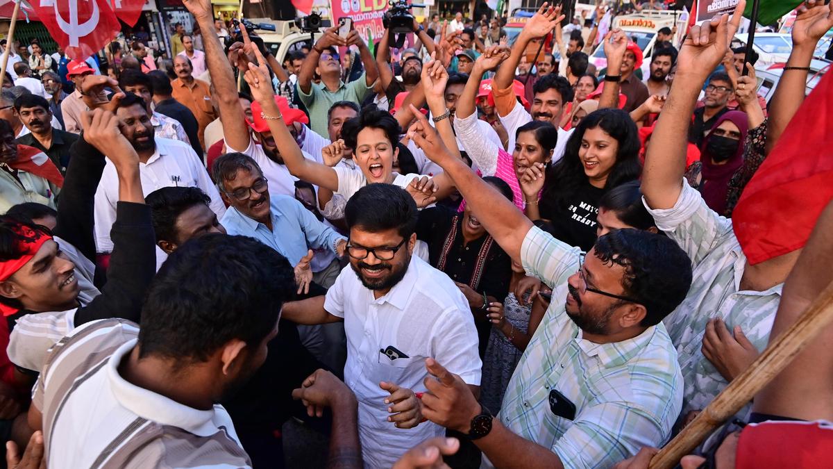 Vibrant ‘Kottikalasam’ marks conclusion of hectic campaigning in Kannur, Kasaragod