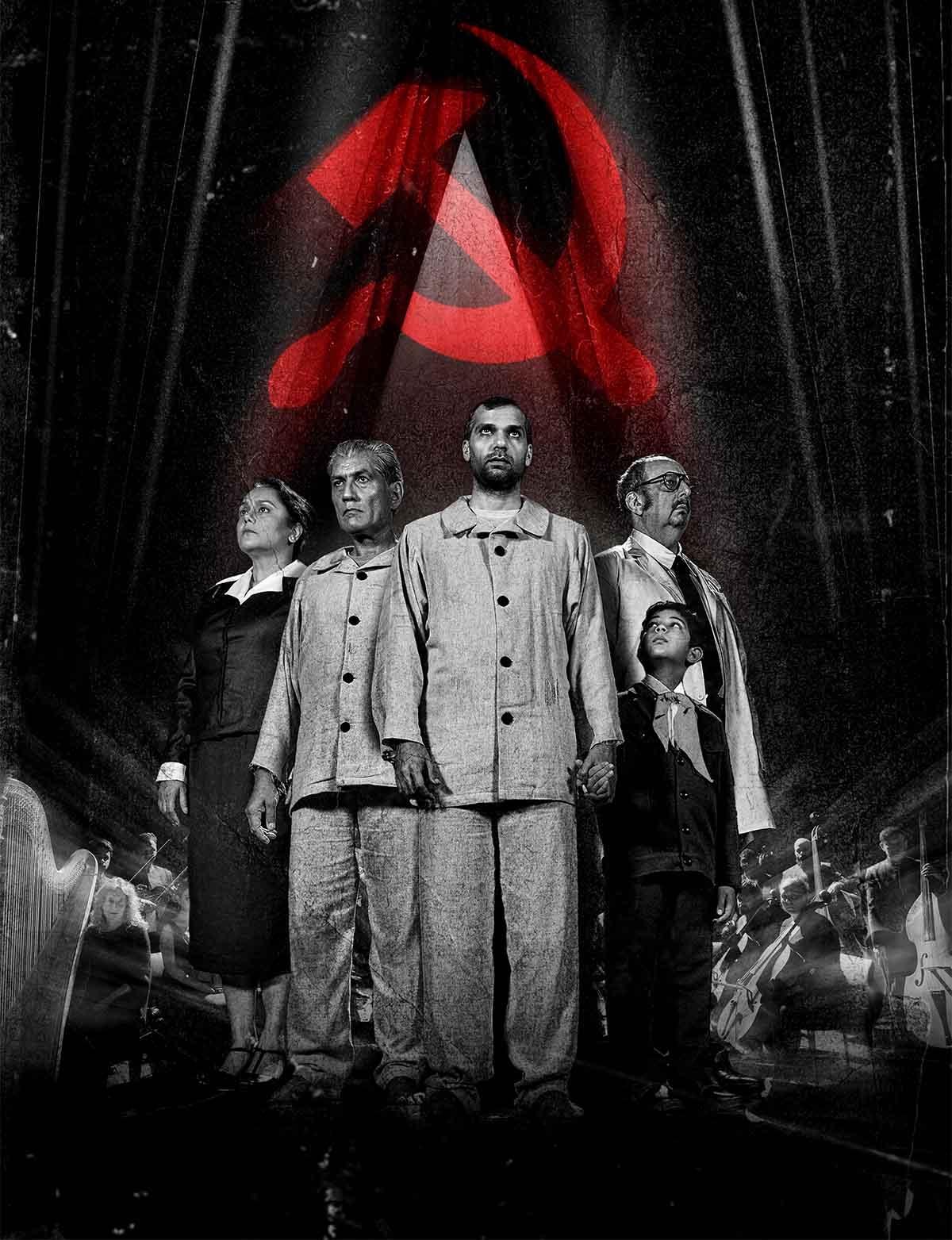 मुंबई में एनसीपीए के 2022 में स्टॉपर्ड के प्रोडक्शन एवरी गुड बॉय डिजर्व्स फेवर का एक पोस्टर, जिसमें नील भूपलम और डेन्ज़िल स्मिथ ने अभिनय किया है।