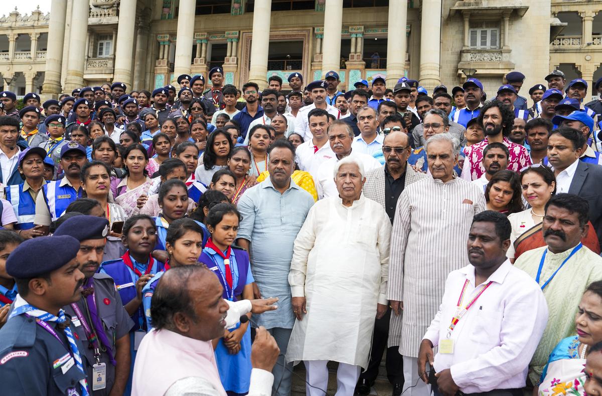 Karnataka Assembly Speaker U.T. Khader, Legislative Council Chairman Basavaraj Horatti, and Tourism Minister H.K. Patil with guides and visitors during the inauguration of a guided tour of Vidhana Soudha, in Bengaluru on May 25, 2025. Karnataka Assembly Speaker U.T. Khader, Legislative Council Chairman Basavaraj Horatti, and Tourism Minister H.K. Patil with guides and visitors during the inauguration of a guided tour of Vidhana Soudha, in Bengaluru on May 25, 2025.