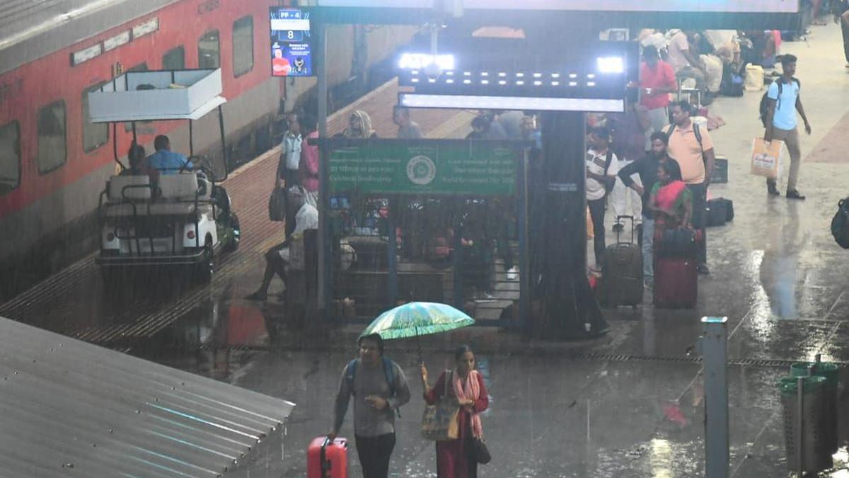 Chennai Rains | Southern Railway temporarily suspends train services near Basin Bridge due to water-logging