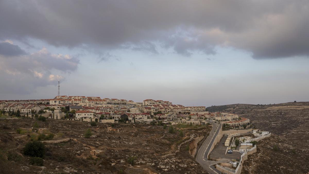 Shooting attack on a bus carrying Israelis in the occupied West Bank kills 3