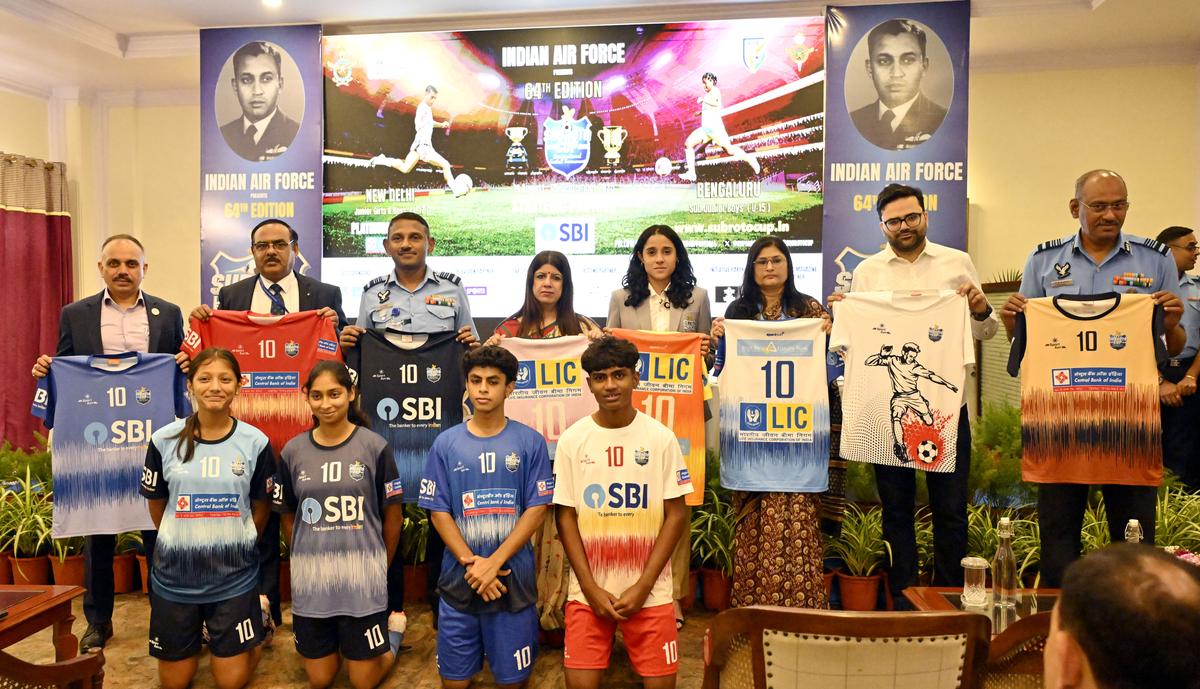 Air Marshal S. Sivakumar VSM, Air Officer-in-charge Administration & Vice-Chairman, SMES, third from left, with Dalima Chibber, fourth from left, and others with the jerseys.