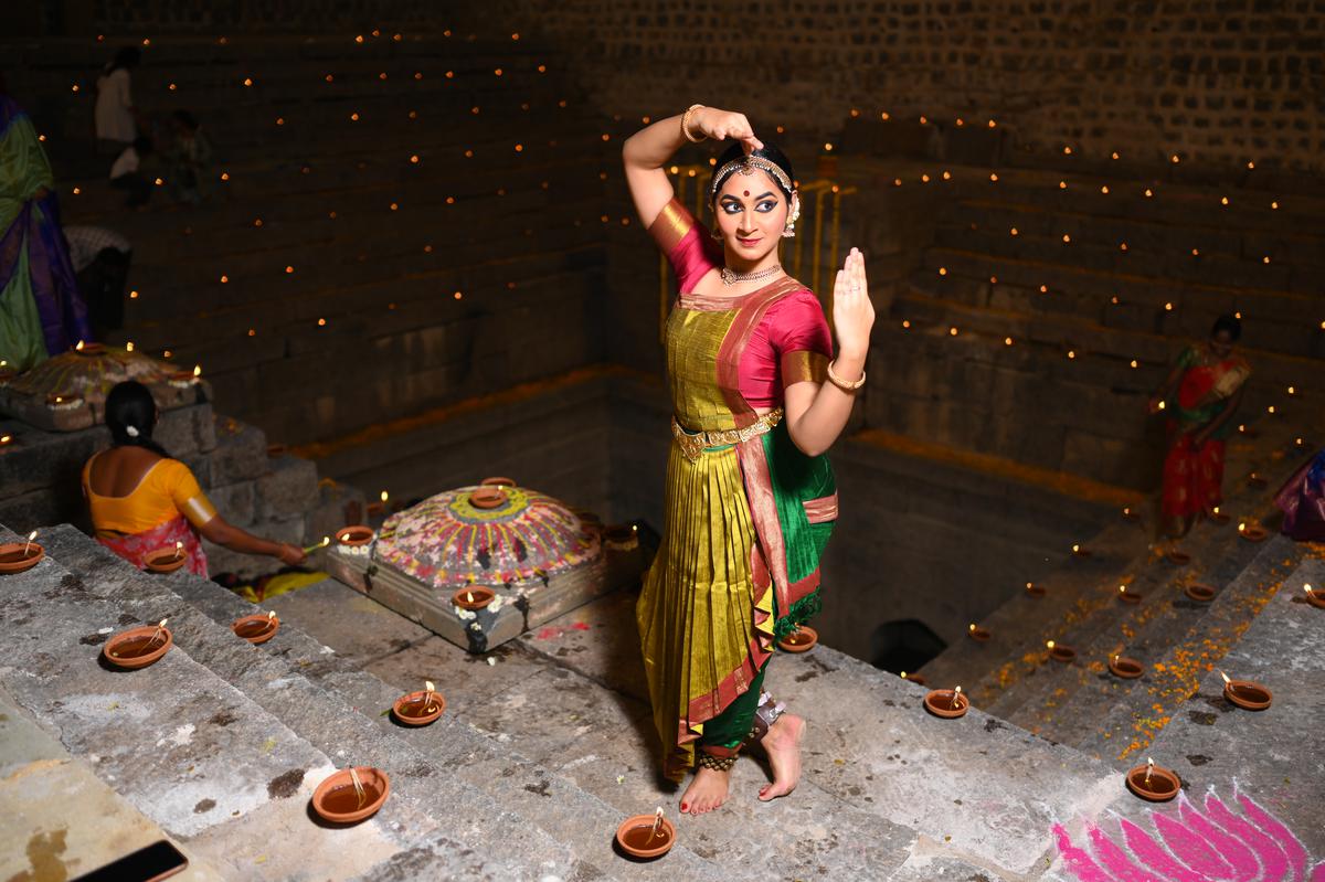 Dancer during a performance at Sri Siddarameshwara Swamy stepwell at Bikhanoor