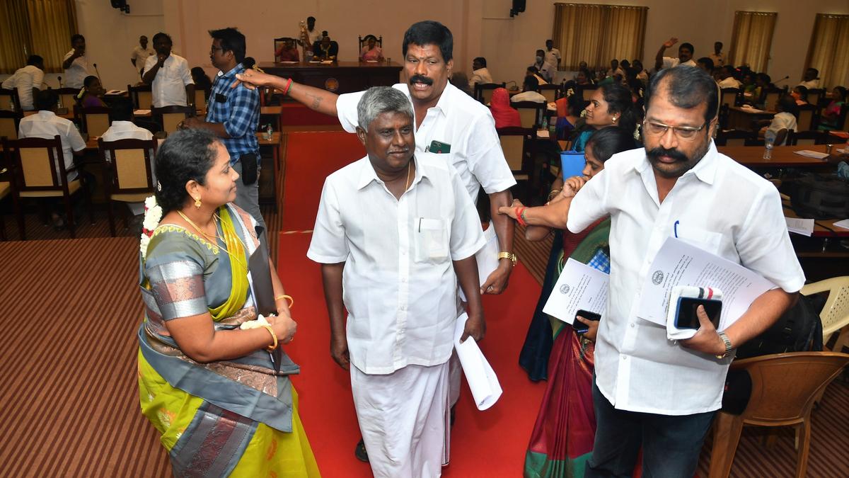 AIADMK councillors stage walkout from council meeting in Salem