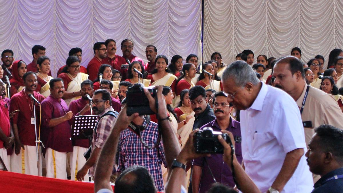 A ‘ballad’ for CM in his presence by Kerala Secretariat Employees Association