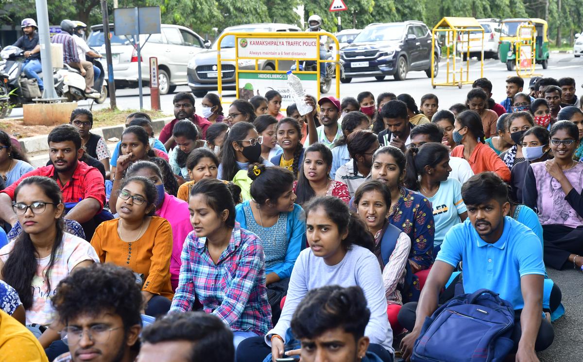 Govt. to decide on ban on entry of private vehicles on BU campus