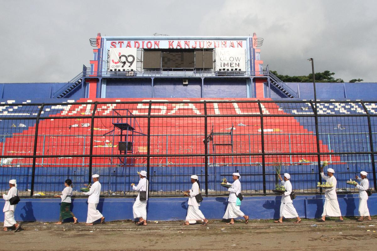 Indonesia telah memutuskan untuk menghancurkan sebuah stadion sepak bola di mana 130 orang tewas setelah terinjak-injak