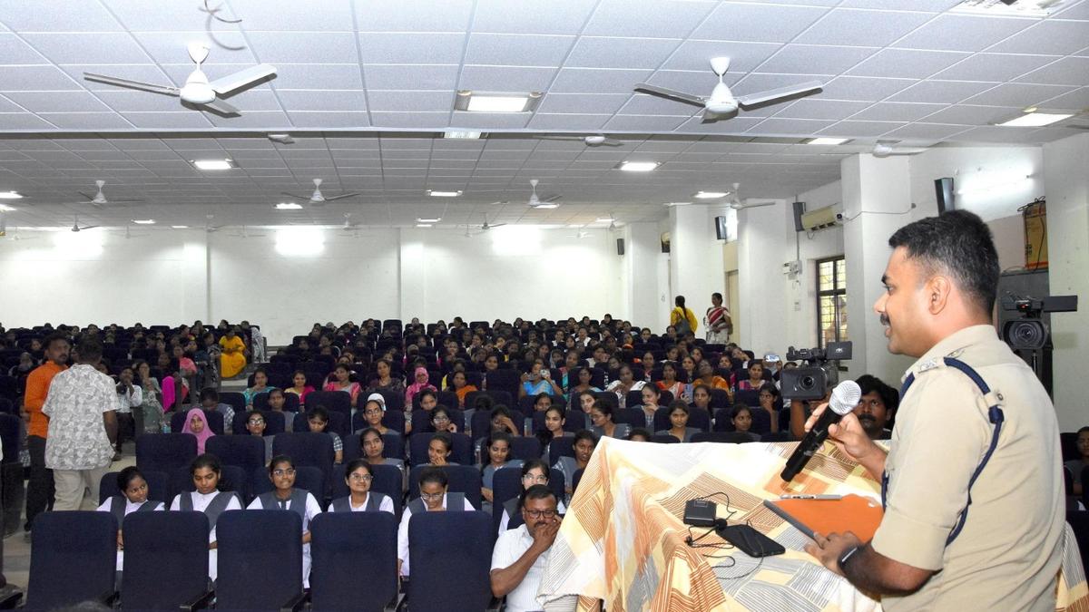 Be vigilant against online predators, SP tells RIMS students