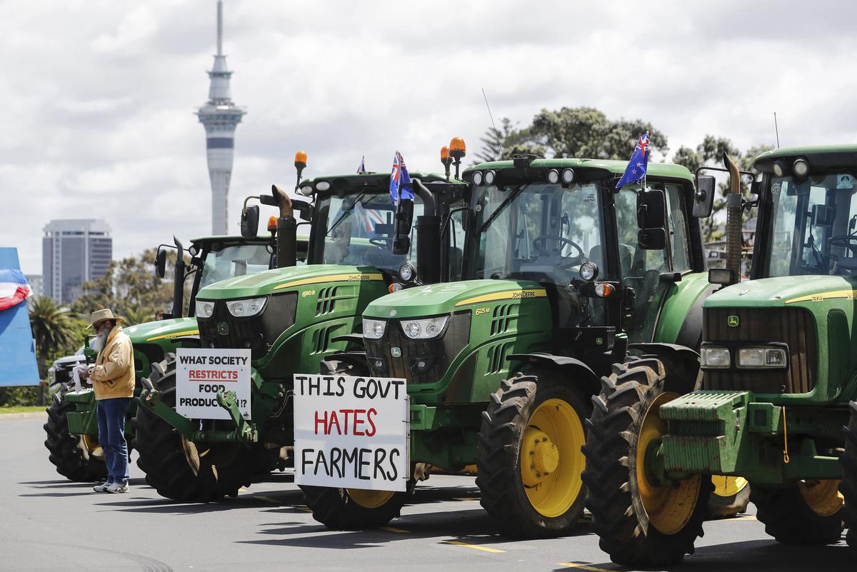 New Zealand farmers hit streets to protest cow-burp tax plan