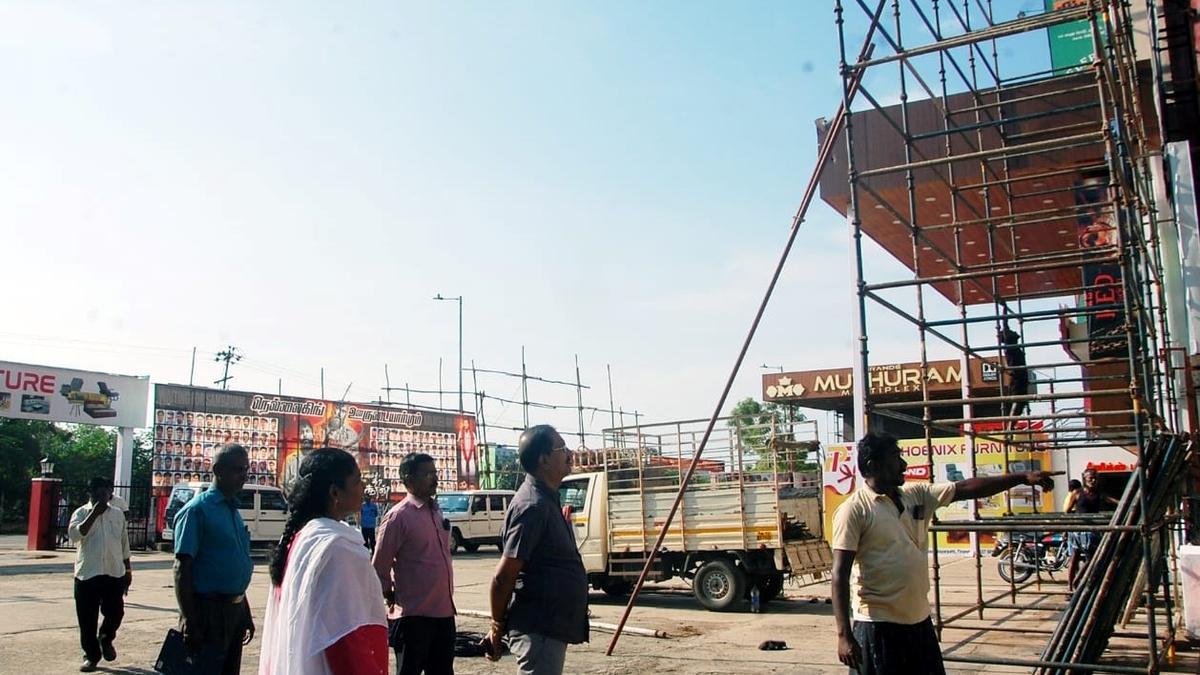 Unauthorised hoardings, flex banners removed in Tirunelveli