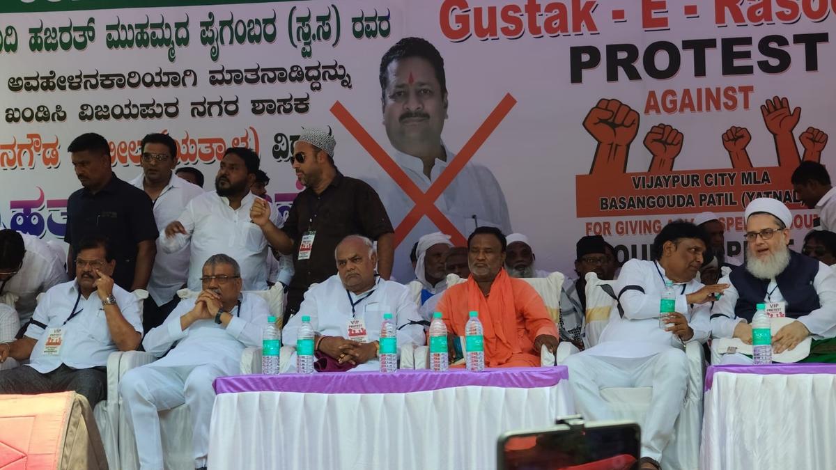 Minister, MLAs join protest against Yatnal in Vijayapura do sex