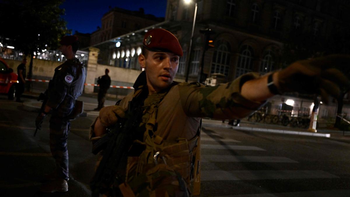 Attacker stabs and wounds French soldier patrolling Paris ahead of the 2024 Olympics