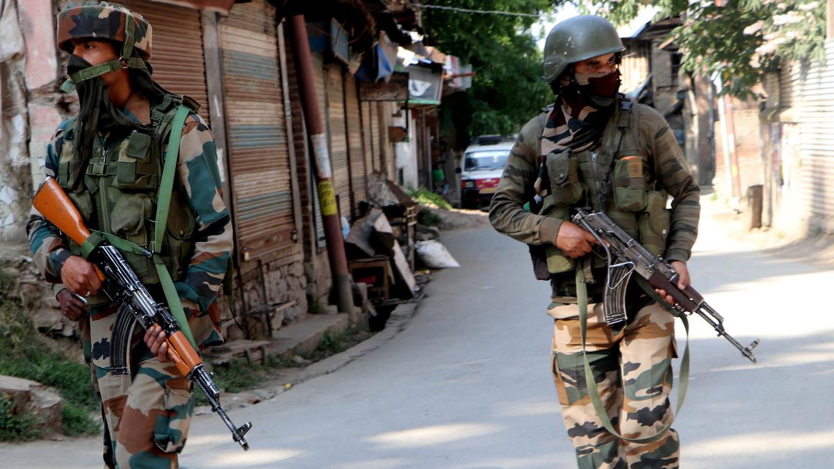 J&K police arrest two LeT militants who escaped from Baramulla district