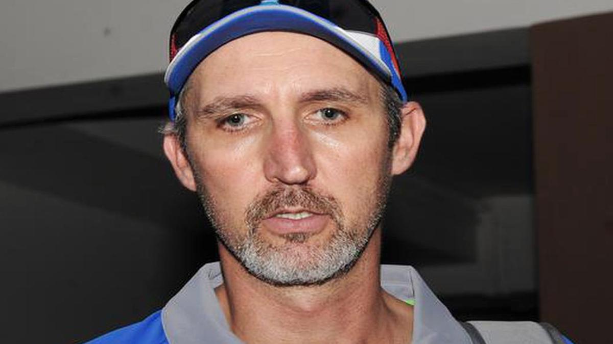 Former Pakistan coach Jason Gillespie labels successor Aaqib Javed a ‘clown’