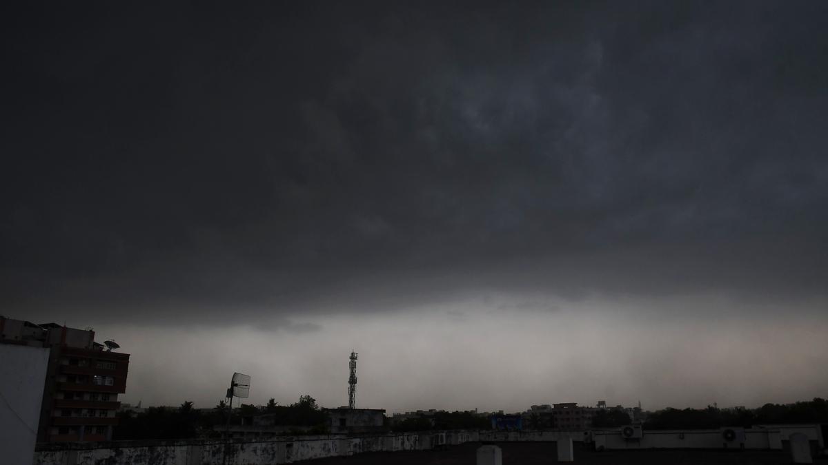 Cyclone Asani to weaken by May 11 morning; several flights cancelled from Vizag