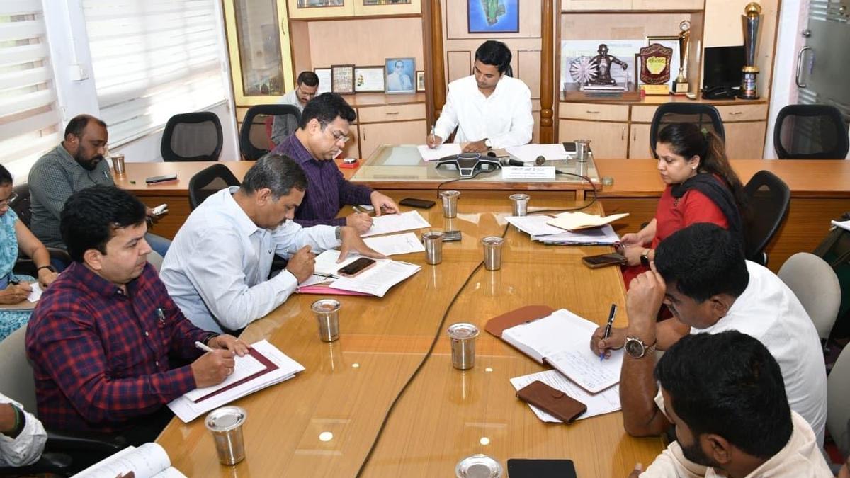 Sound pollution by cracker bursting during night raised at DC’s phone-in