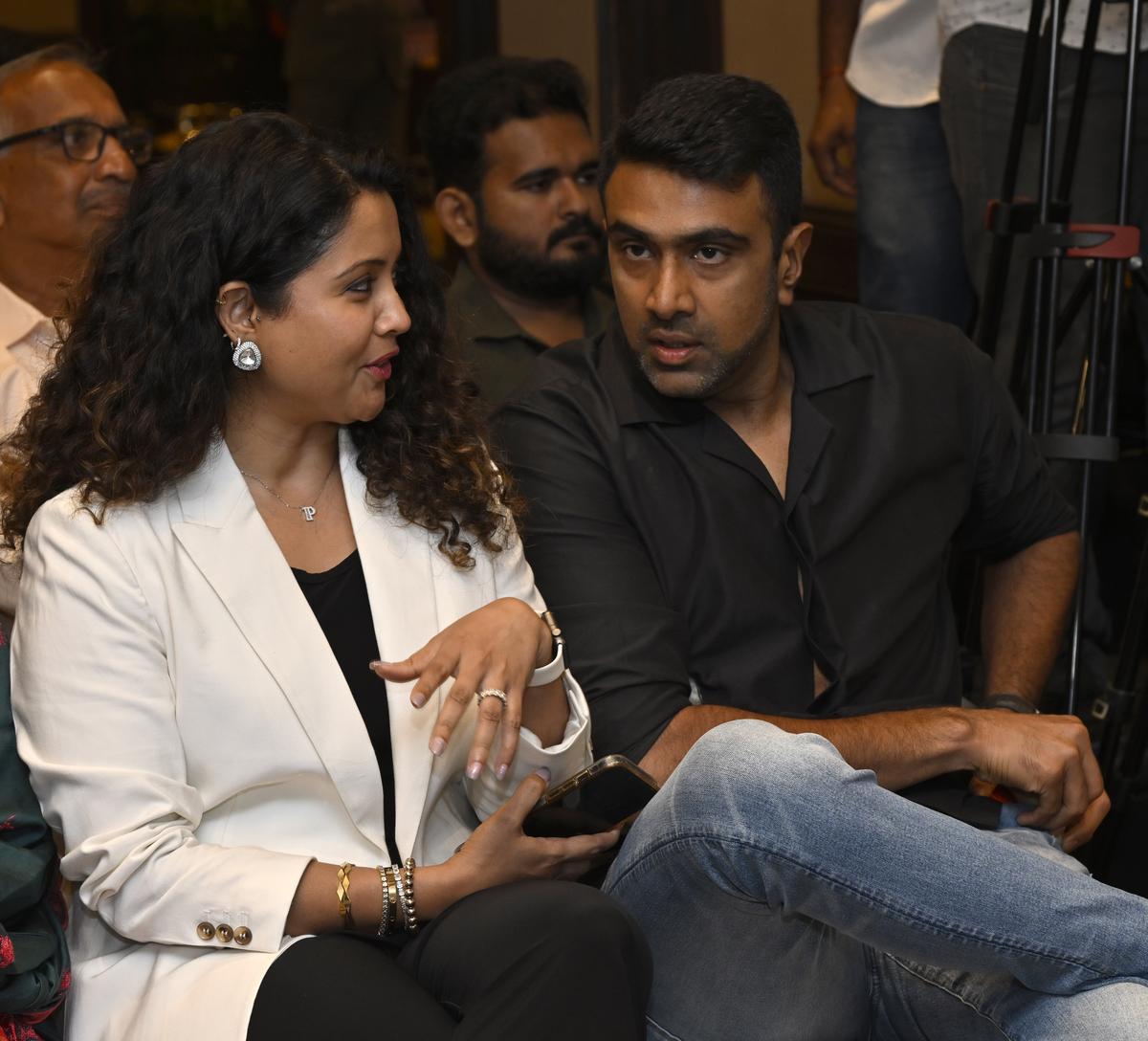  Ravichandran .Ashwin with wife Prithi at the launch of his book