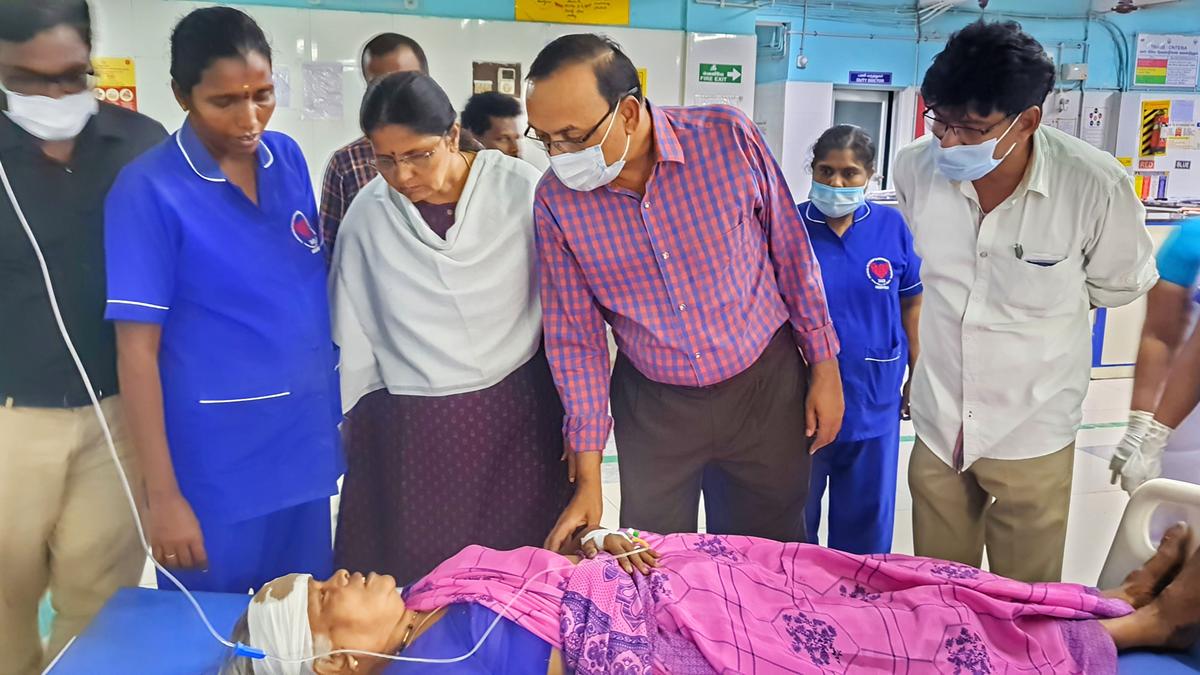 Bus hits ambulance, kills driver trying to rescue accident victims, on Tiruchi-Chennai highway near Perambalur