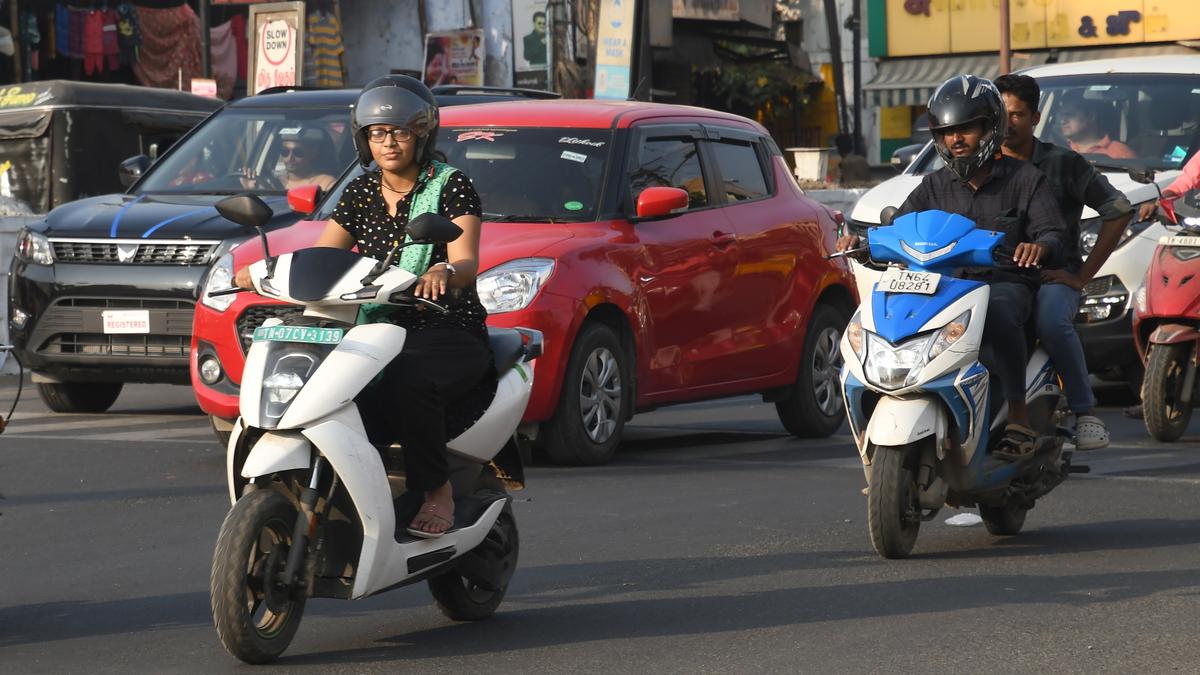 e-vehicles slowly elbow out fuel guzzlers from Madurai city roads - The