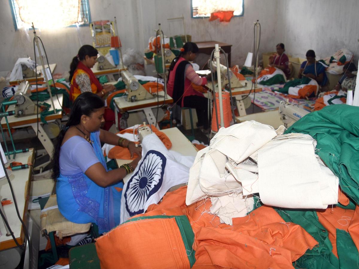 Polyester flag snatching away livelihood of khadi workers - The Hindu