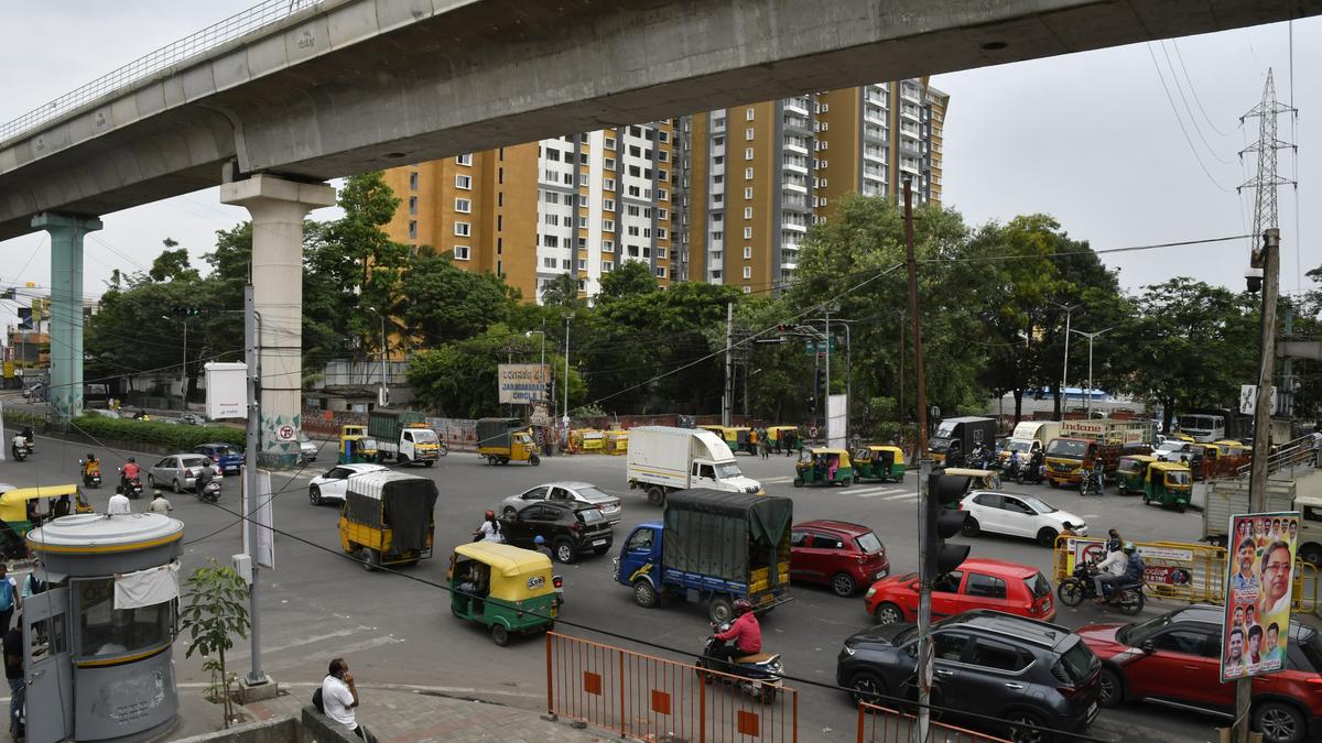 Freeze mob urges Bengaluru commuters to embrace public transport