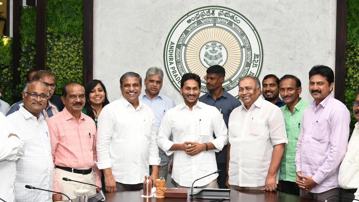 Journalists thank Chief Minister Jagan Mohan Reddy for sanctioning them house sites