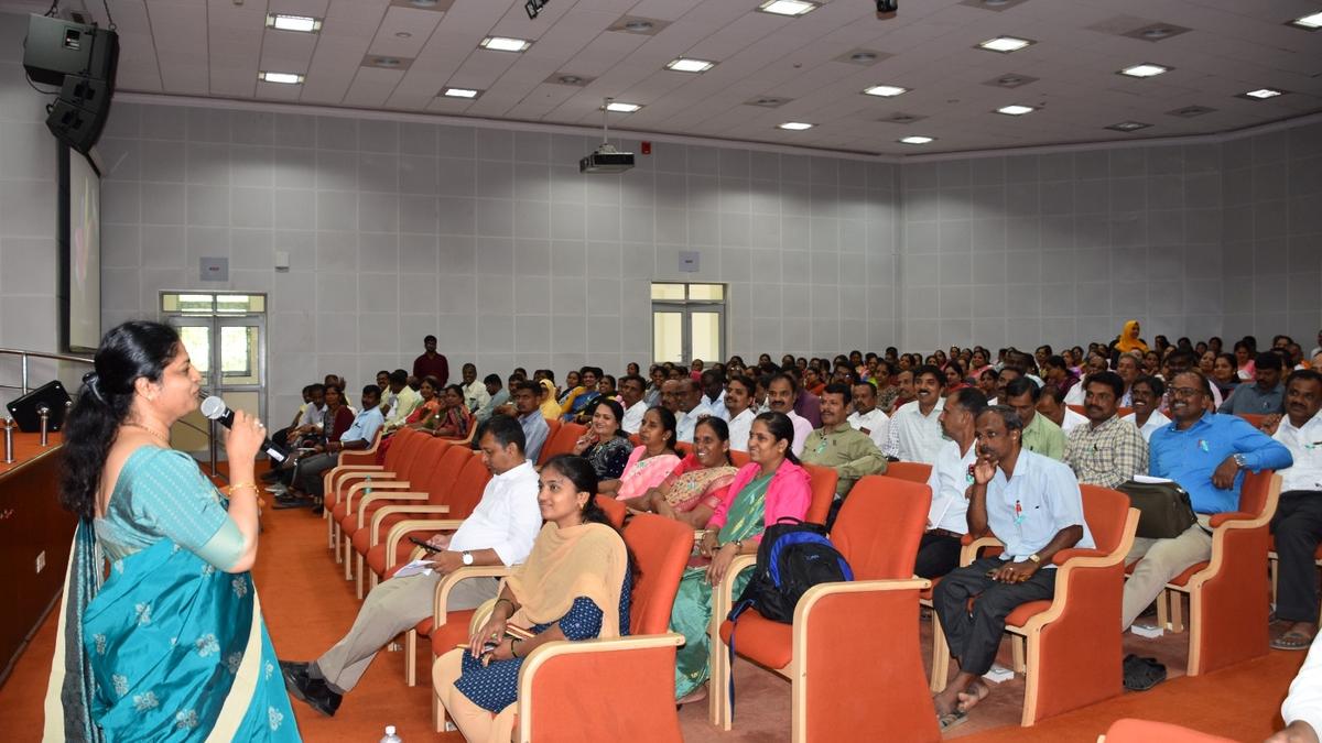 School teachers educated on early identification of stuttering