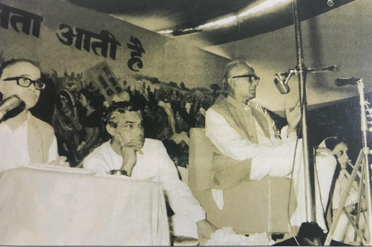 Jayaprakash Narayan at the 1975 session of the Jana Sangh: 