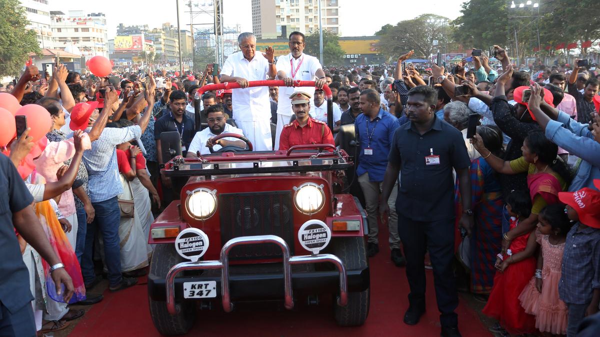 Congress aiding BJP in Delhi, says Kerala CM