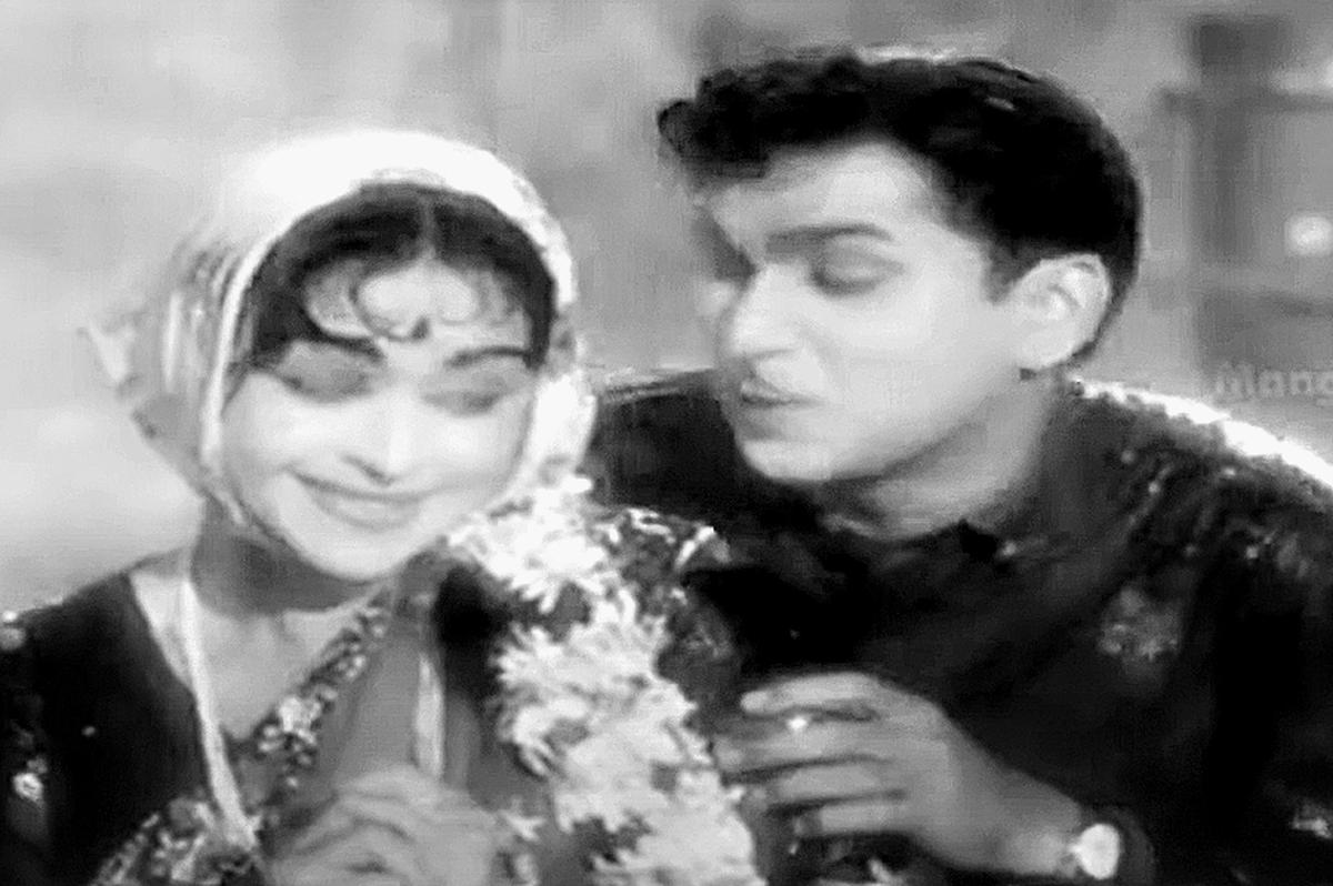 B Saroja Devi and Akkineni Nageswara Rao in ‘Chitapata chinukulu paduthu vunte’ song from the Telugu film ‘Aathma Balam’ B Saroja Devi and Akkineni Nageswara Rao in ‘Chitapata chinukulu paduthu vunte’ song from the Telugu film ‘Aathma Balam’