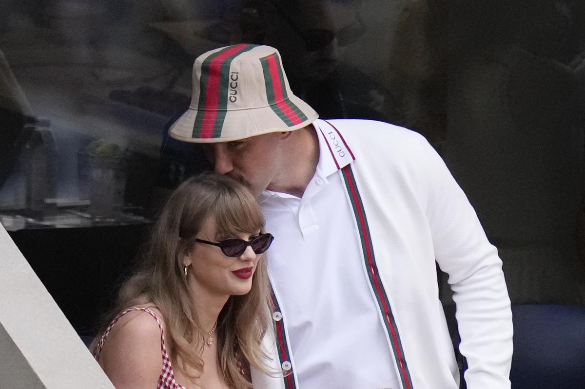 FILE - Taylor Swift gets a kiss from Kansas City Chiefs tight end Travis Kelce as they arrive to watch play between Jannik Sinner, of Italy, and Taylor Fritz, of the United States, during the men's singles final of the U.S. Open tennis championships, Sept. 8, 2024, in New York. (AP Photo/Frank Franklin II, File) FILE - Taylor Swift gets a kiss from Kansas City Chiefs tight end Travis Kelce as they arrive to watch play between Jannik Sinner, of Italy, and Taylor Fritz, of the United States, during the men's singles final of the U.S. Open tennis championships, Sept. 8, 2024, in New York. (AP Photo/Frank Franklin II, File)