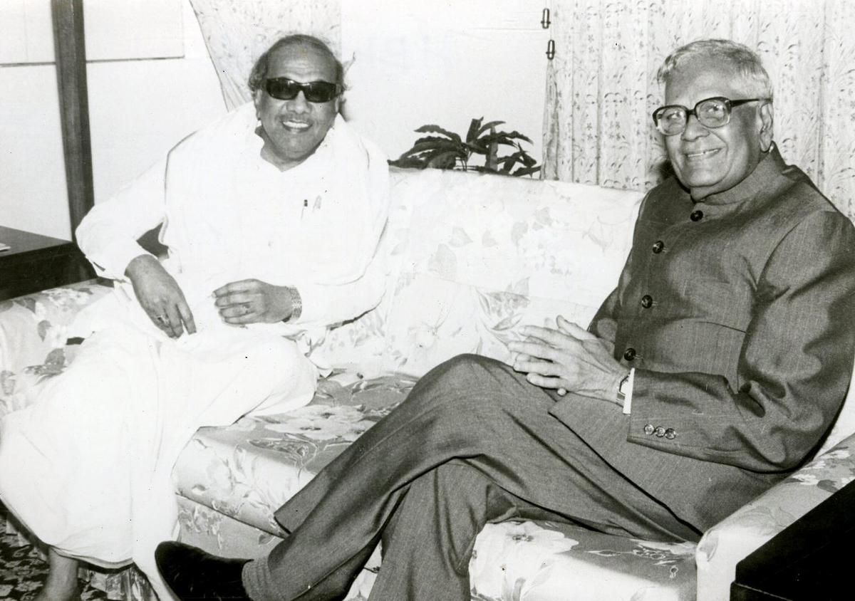 Then President of India R. Venkataraman (right) with the then Chief Minister of Tamil Nadu M. Karunanidhi (left) at Madras in December 1990