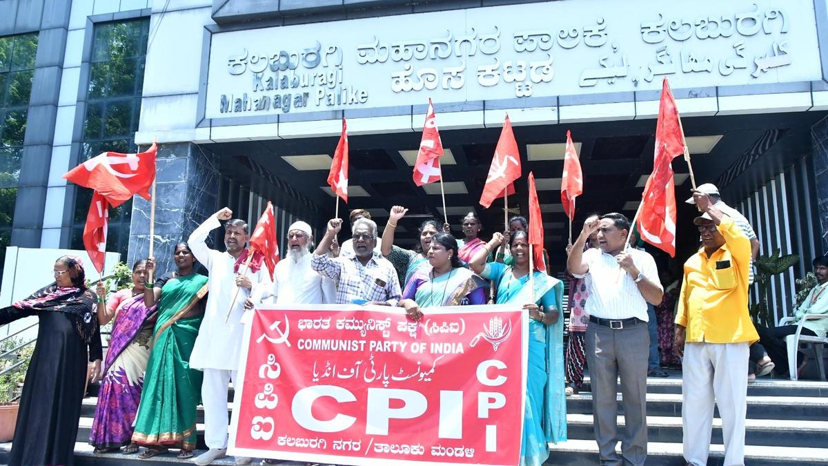 CPI stages protest over drinking water shortage in Kalaburagi