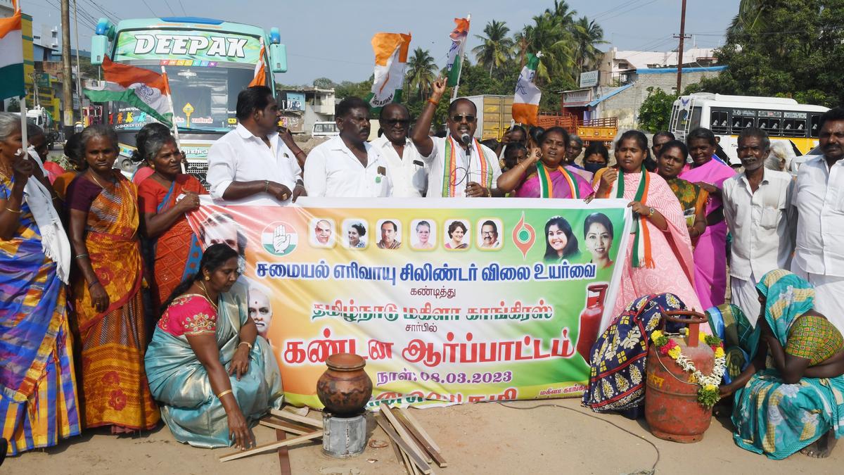 Demo by Congress against LIC, SBI investment in Adani firms