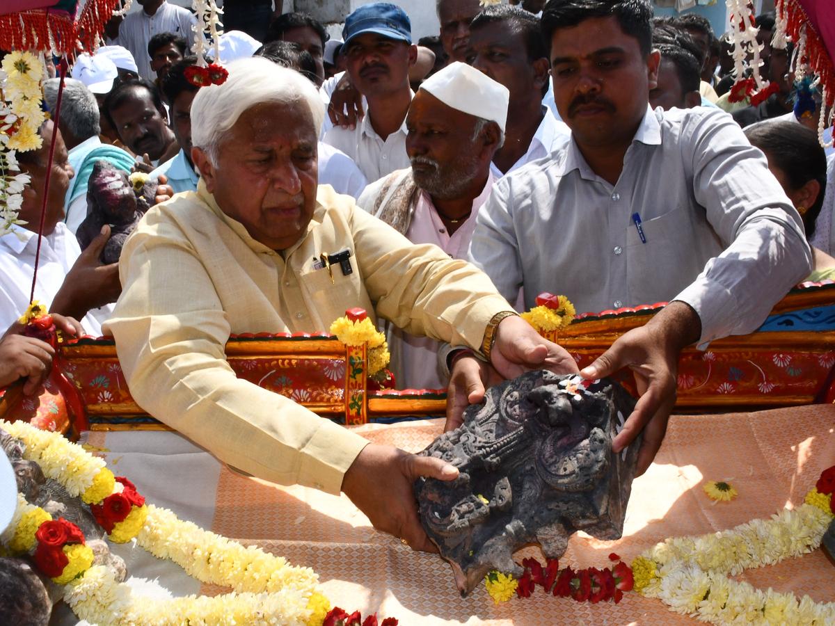 As part of efforts to develop the historical Lakkundi village in North Karnataka into a world heritage centre, Minister of Tourism H.K. Patil and the state government officials took up a door-to-door visit in this village to collect ancient articles from people in and around Lukkundi village in Gadag district. 