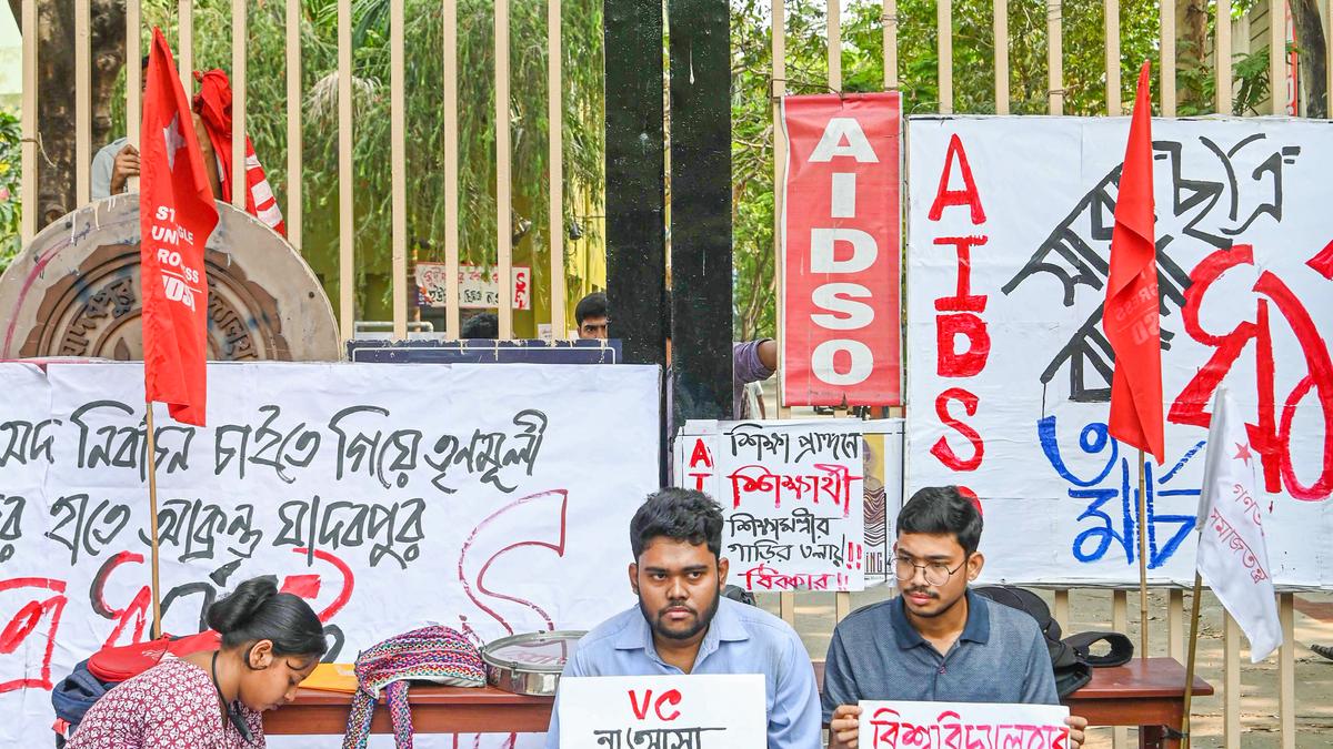 Jadavpur University protests enter third day, students set deadline for VC to address grievances