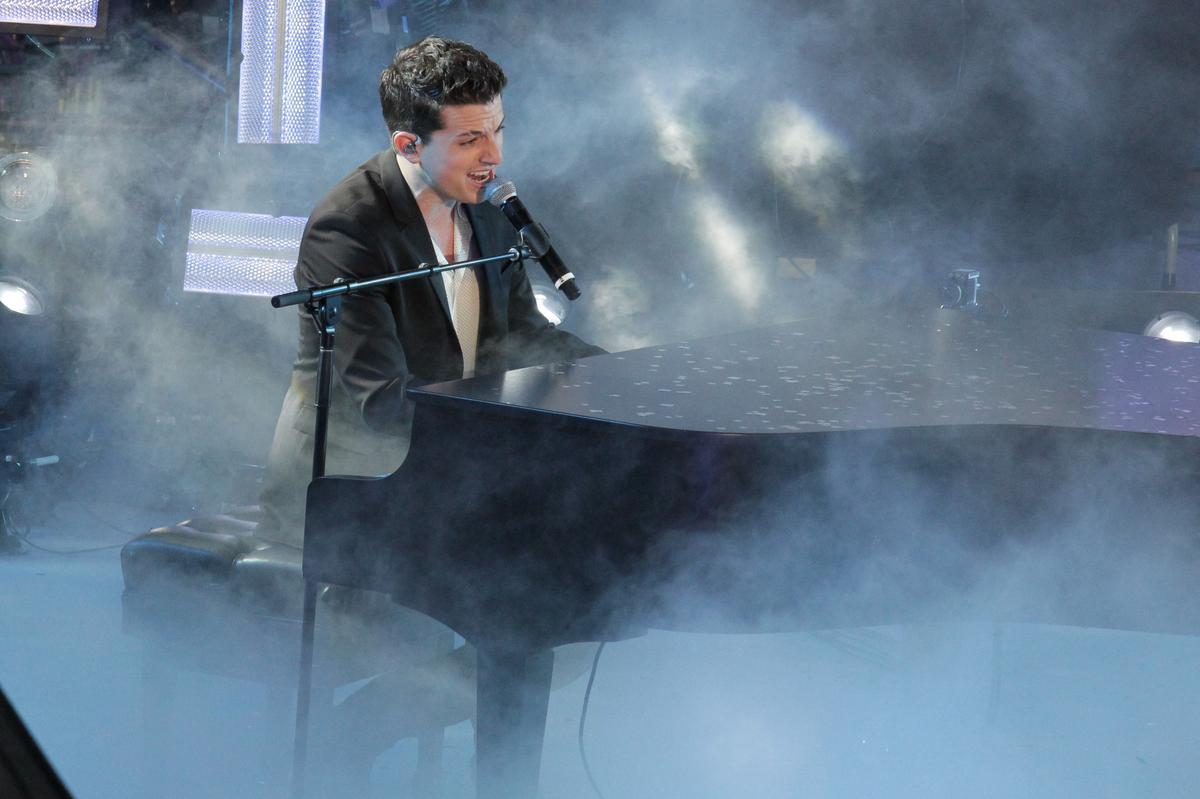 चार्ली पुथ नए साल की पूर्व संध्या समारोह के दौरान न्यूयॉर्क के टाइम्स स्क्वायर में प्रदर्शन करते हैं, गुरुवार, 31 दिसंबर, 2015। (एपी फोटो/टेड शेफ़री)