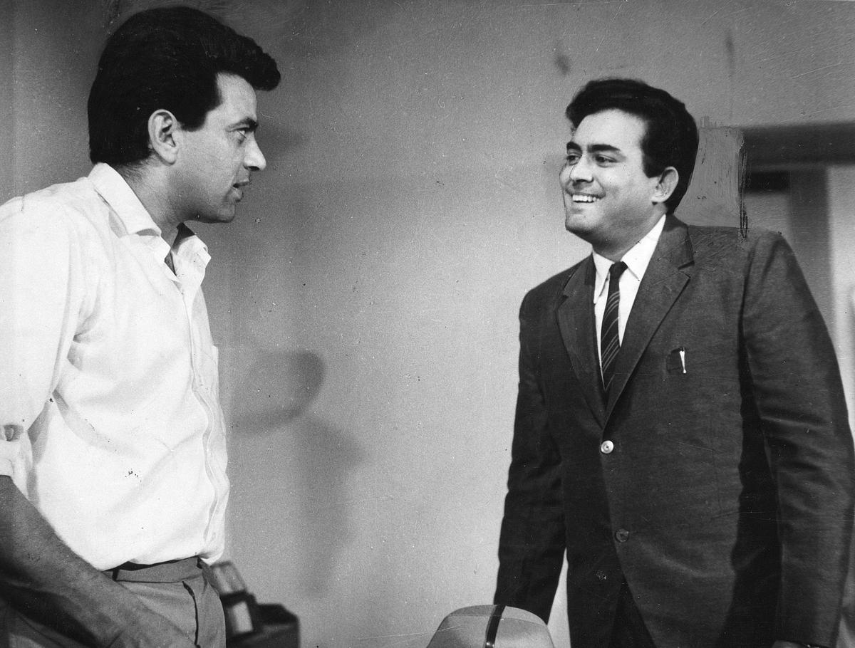 Dharmendra played the unflinching idealist engineer in ‘Satyakam’ (1969), also starring Sanjeev Kumar.