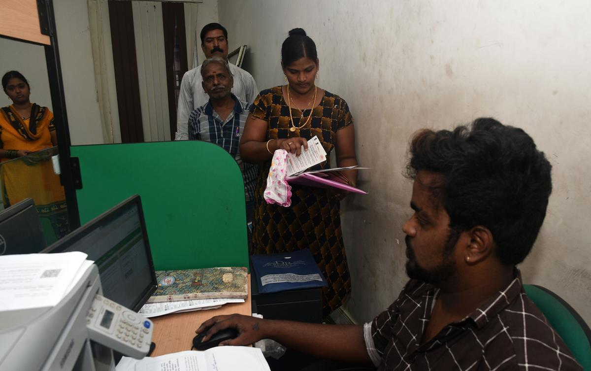 T.N.’s e-Sevai centres receive twice as many applications as online portal