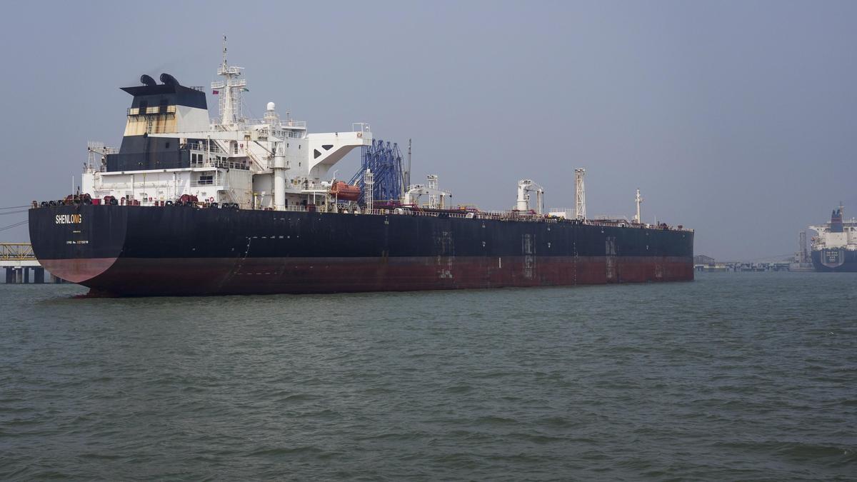 March crude oil imports slip by 2 MT over Jan.; 50% more costly