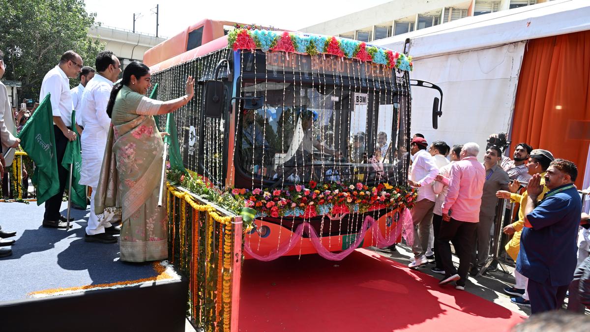 CM launches inter-State Delhi-Baraut bus service thumbnail