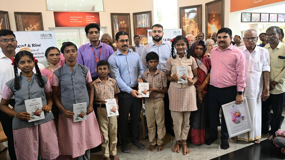 Abdul Kalam’s En Vaazhvil Thirukural distributed to 10,000 govt. school students in Ramanathapuram by The Hindu group and ONGC