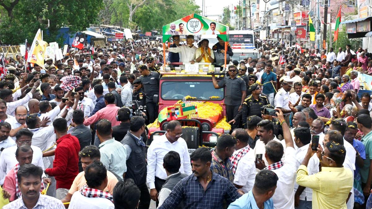 Chandra Babu Naidu takes out roadshow for Nainar Nagenthran in Sattur