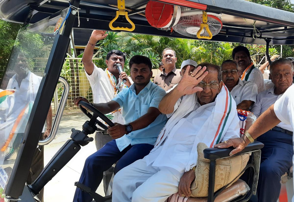 Legislature pays rich tributes to veteran legislator Shamanuru Shivashankarappa - The Hindu
