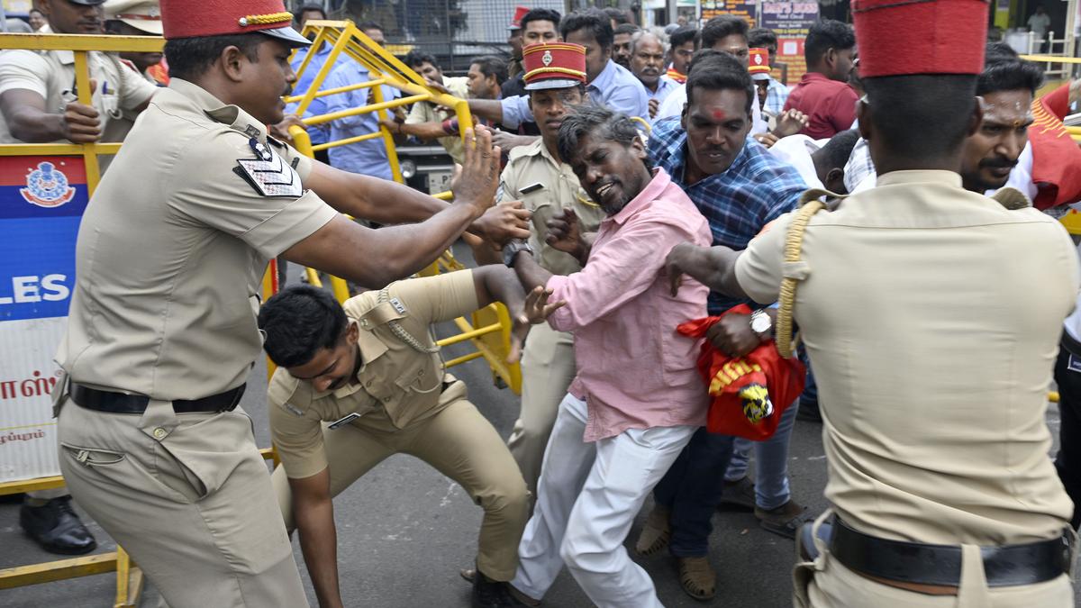 Tension at Nellithope following protest by Periyarist outfits against NTK chief Seeman