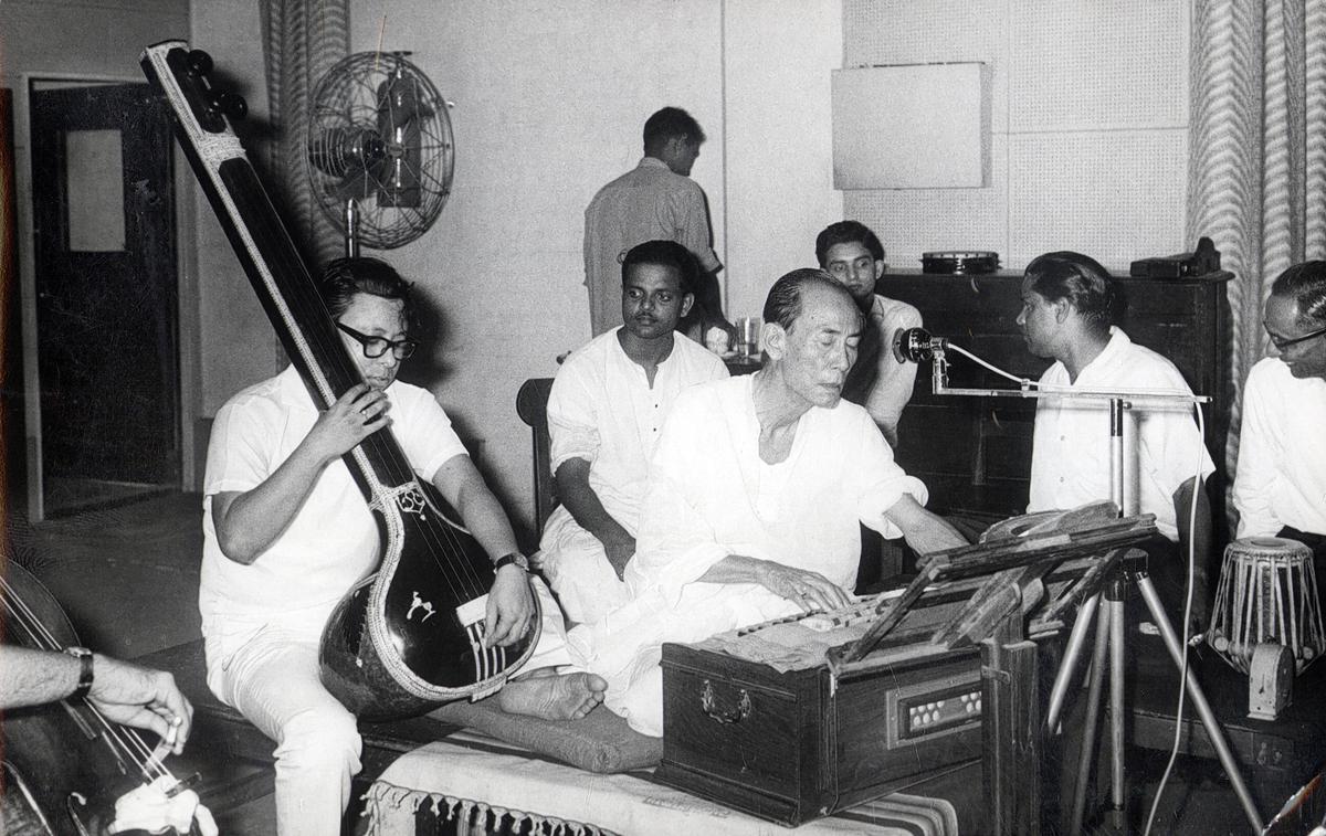 Music director SD Burman during the recording of the song at Bombay HMV's studio.  His son Rahul Dev Burman (RD Burman) is playing the sitar.