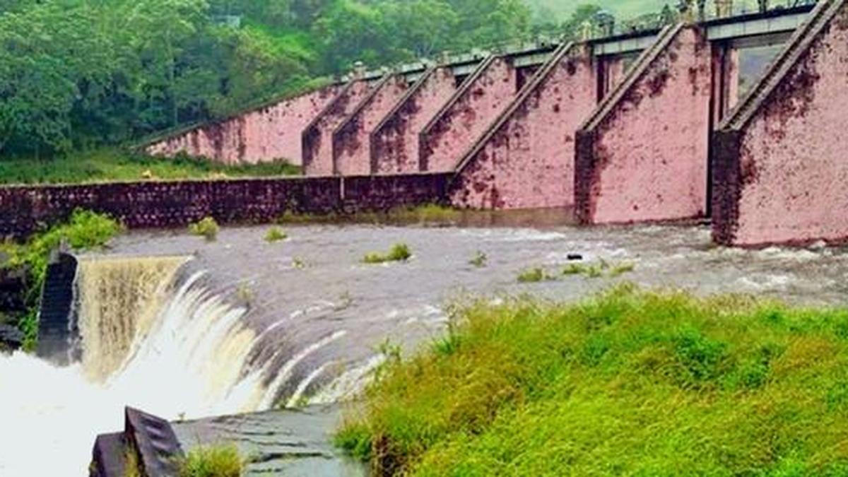 Water level in Mullaperiyar dam stands at 126.50 feet